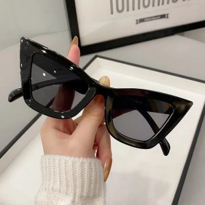 Big Frame Vintage Square Sunglasses β Unisex Oversized Cat Eye Eyewear for Bold Street Style