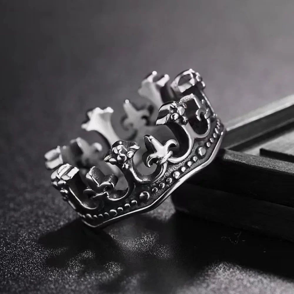 Classic Retro Crown King Ring – Unisex Punk-Inspired Fashion Jewelry for Men & Women - Image 2